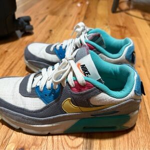 Nike Kids' White, Blue, and Gold Sneakers Air Max 90
Caterpillar (GS)